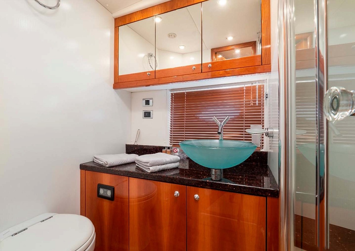 Аренда моторной яхты Sunseeker 66 Manhattan в Сочи